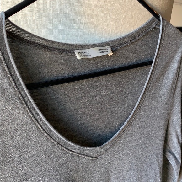 Zara gray 3/4 sleeve v-neck size M - Picture 2 of 3